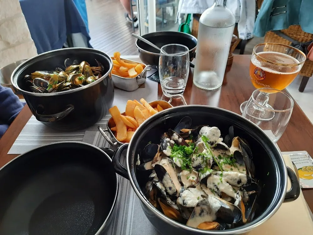 Moules Nantaises Au 1èr Plan Et Curry